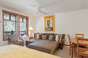 Studio | Interior