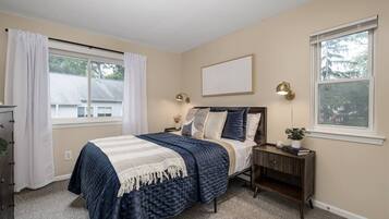 2 bedrooms, desk, laptop workspace, free WiFi