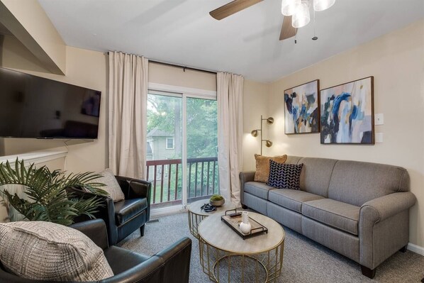 Apartment, 2 Bedrooms | Living area