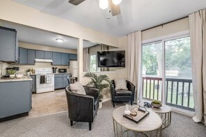Apartment, 2 Bedrooms | Private kitchen | Fridge, oven, coffee/tea maker