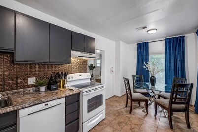 Pet-friendly Furnished Apt Near Emu Free Parking 2 Bedroom Apts