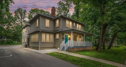 Stylish Sanctuary Near Emu: Ideal For Med Students 2 Bedroom Apts