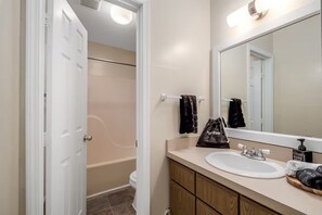 Apartment, 2 Schlafzimmer | Badezimmer