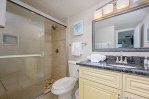 Condo, 2 quartos | Banheiro