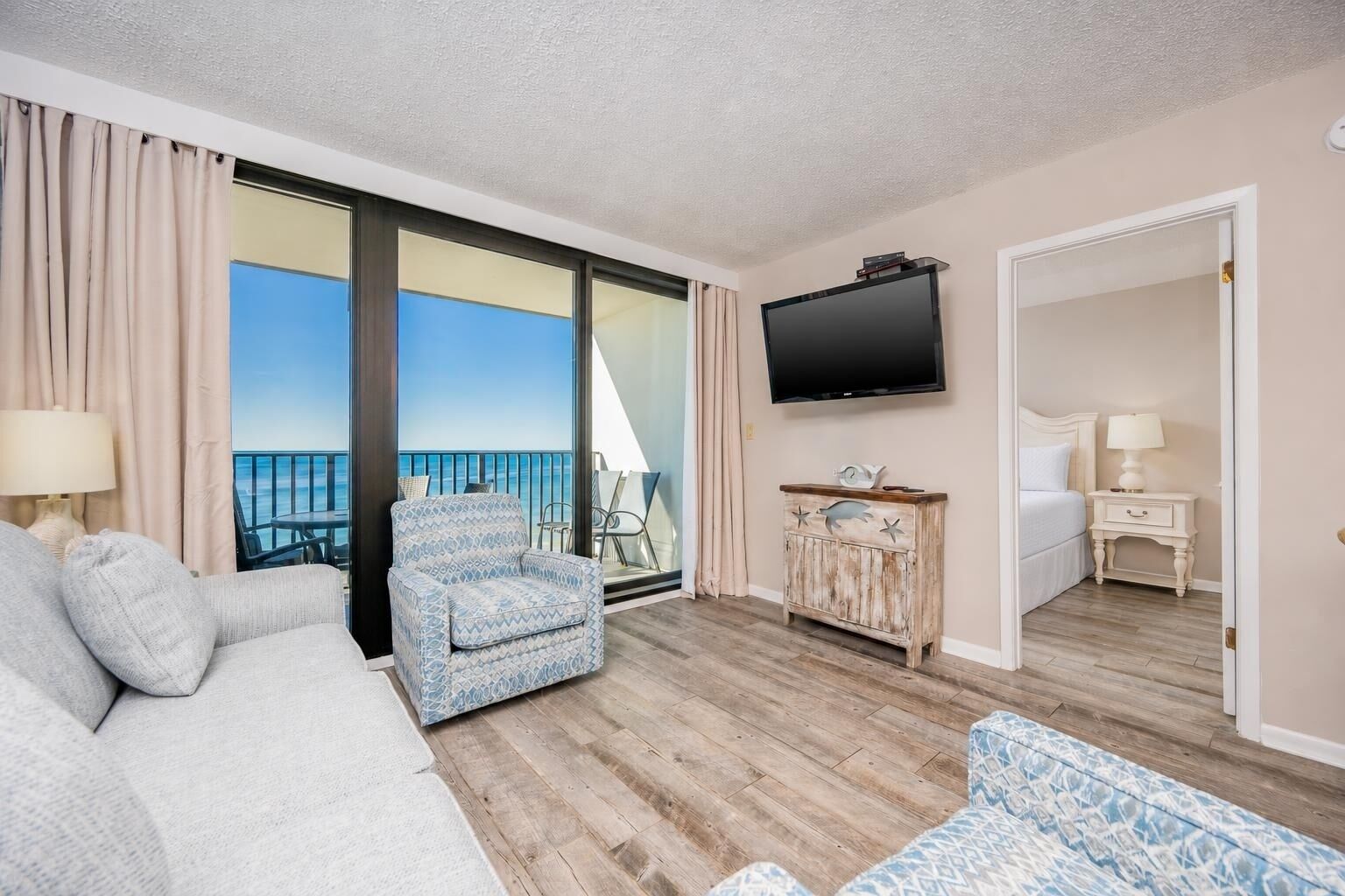 Condo, 2 Bedrooms | Living area