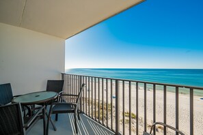 Outdoor dining - Island Sunrise 663 2 Bedroom Condo (Gulf Shores)