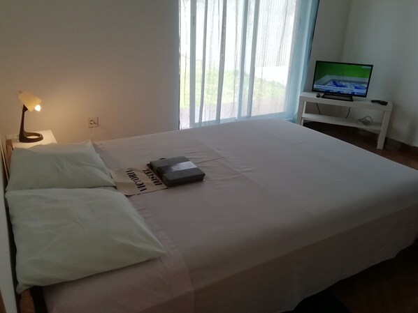 6 bedrooms, iron/ironing board, WiFi, bed sheets - Stay Victoria Hostel (São Tomé)