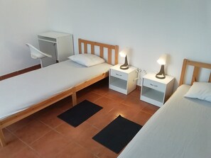 6 bedrooms, iron/ironing board, WiFi, bed sheets - Stay Victoria Hostel (São Tomé)