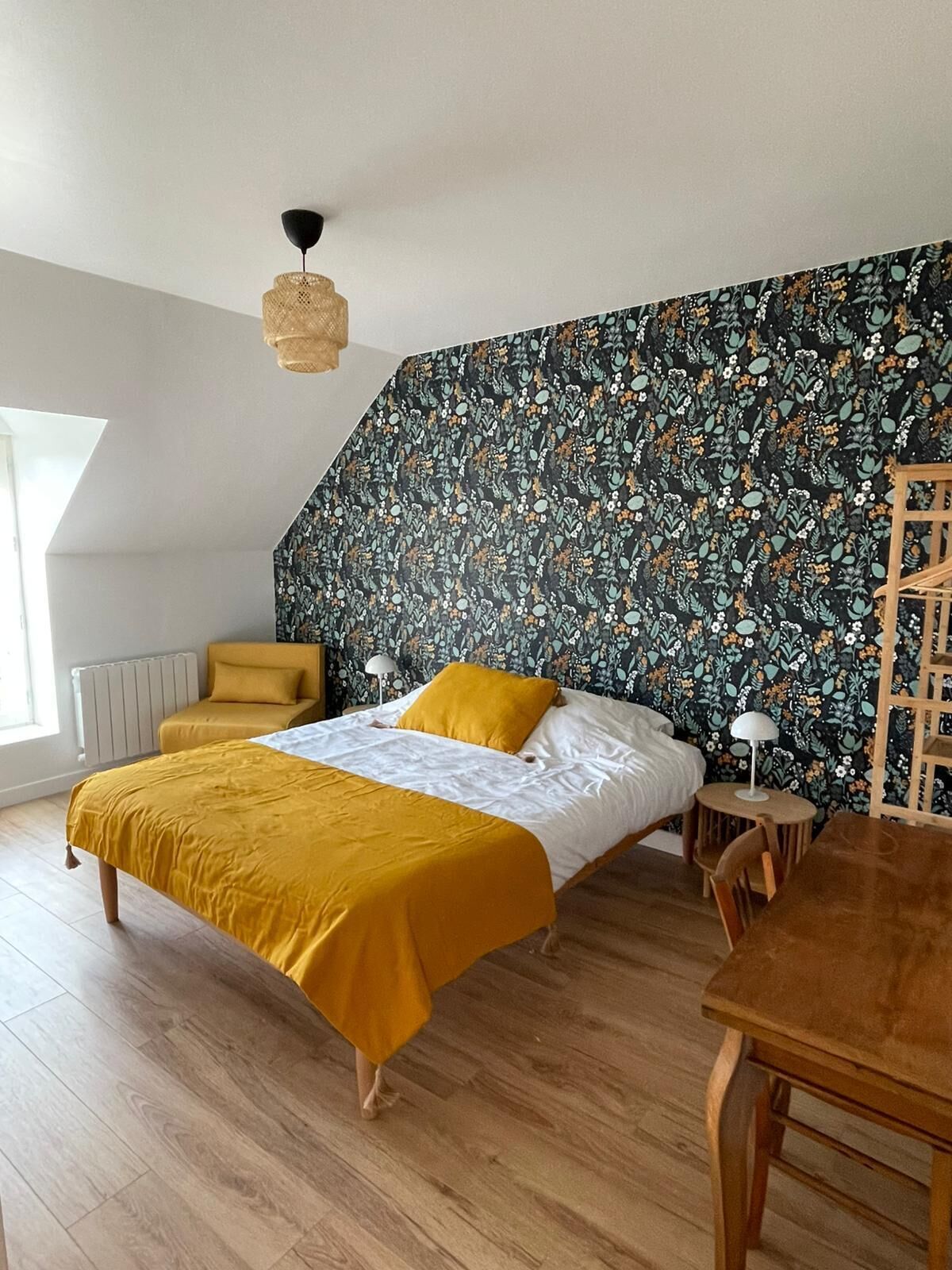 5 sovrum, skrivbord, strykjärn/strykbräda och resesäng