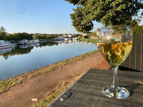 Gîte les 2 cygnes: a gentle adventure on the banks of the Loire