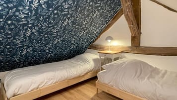 5 Schlafzimmer, Schreibtisch, BĂŒgeleisen/BĂŒgelbrett, Reisekinderbett