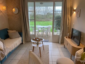 TV - Charming Port Bourgenay apartment  (Talmont-Saint-Hilaire)