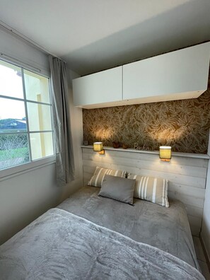 1 bedroom, iron/ironing board, travel cot, free WiFi