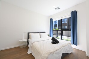 3 habitaciones, tabla de planchar con plancha, wifi y ropa de cama 