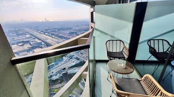 Luxury Studio Suite, City View | Terrace/patio
