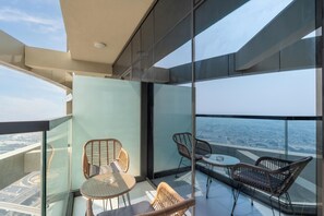 Luxury Studio Suite, City View | Terrace/patio
