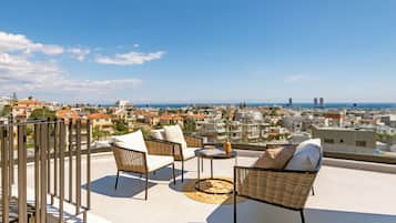 Apartment, 3 Bedrooms, Balcony, City View | Terrace/patio