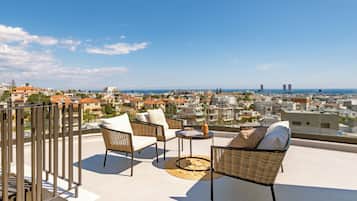 Apartamento, 3 quartos, sacada, vista para a cidade | Terraço/pátio