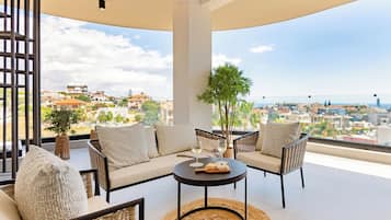 Apartamento, 3 habitaciones, balcón, vistas a la ciudad | Balcón