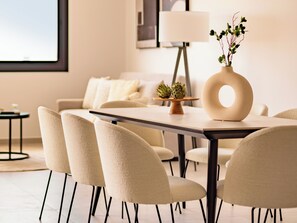 Apartemen, 3 kamar tidur, balkon, pemandangan kota | Ruang makan