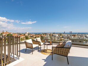 Appartamento, 3 camere da letto, balcone, vista città | Terrazza/patio