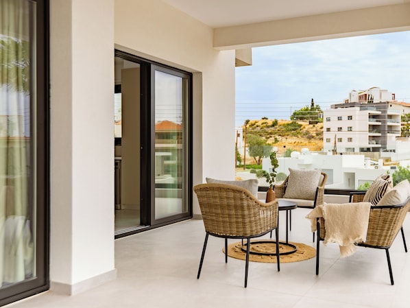 Departamento, 2 habitaciones, balcón, vista a la ciudad | Balcón