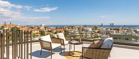 Apartment, 3 Bedrooms, Balcony, City View | Terrace/patio