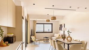 Lejlighed - 3 soveværelser - balkon - byudsigt | Spisestue