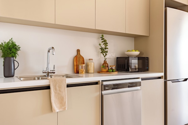 Apartment, 3 Bedrooms, Balcony, City View | Interior