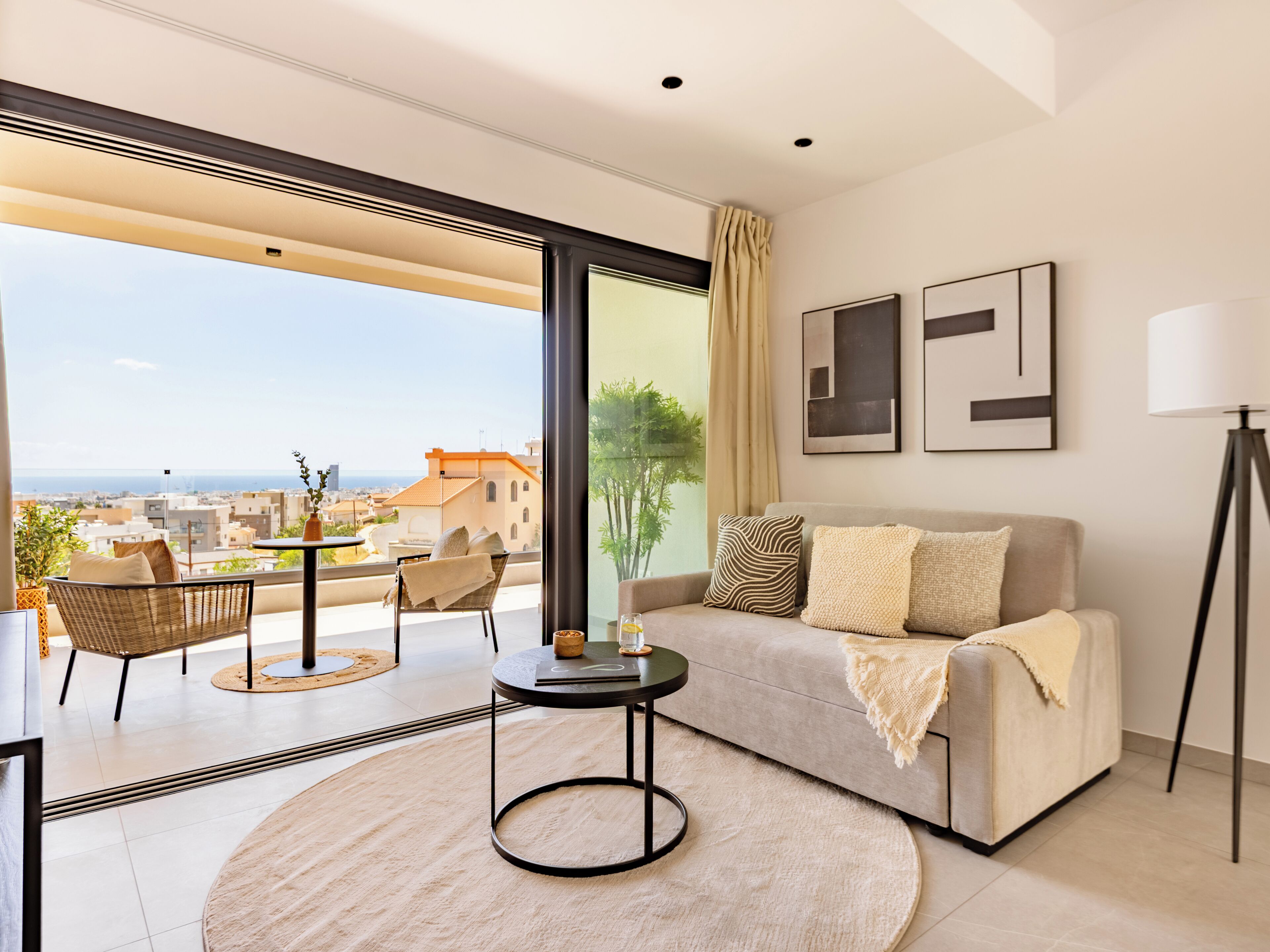 Apartment, 2 Bedrooms, Balcony, City View | Living room