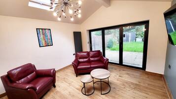 House, 3 Bedrooms, Kitchen | Living area | TV