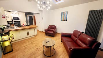 Rumah, 3 kamar tidur, dapur | Area keluarga | TV