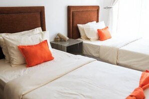 3 habitaciones, tabla de planchar con plancha, wifi y ropa de cama 
