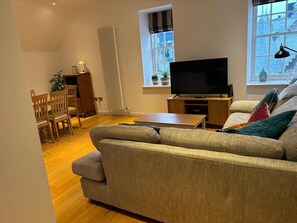 Apartment, 2 Bedrooms, Accessible, City View | Living room | Stereo