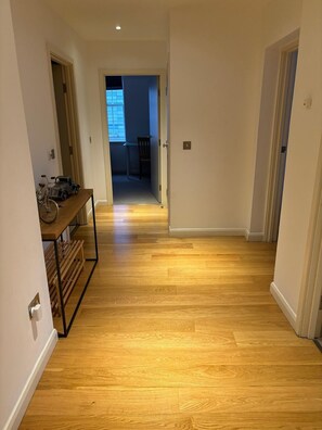 Apartment, 2 Bedrooms, Accessible, City View | Interior
