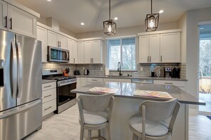 Refrigerador, microondas, horno, placa de cocina