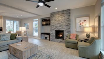 TV, fireplace