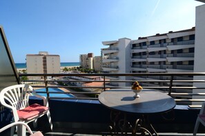 Apartment | Exterior - Apartment for 6 People With Balcony (Torroella de Montgrí)