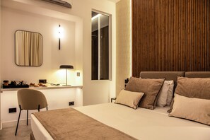 Deluxe Room | In-room safe, desk, blackout drapes, soundproofing - Mamalu - Corso Umberto (Naples)