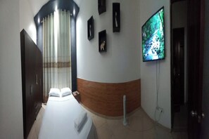 3 bedrooms, iron/ironing board, WiFi, bed sheets
