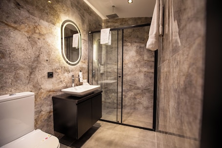 Standard Twin Room, City View | Bathroom | Shower, free toiletries, hair dryer, slippers. Marlen Hotel Mavisehir