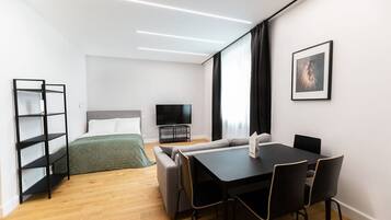 Desk, iron/ironing board, WiFi, bed sheets