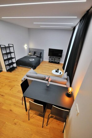 Schreibtisch, Bügeleisen/Bügelbrett, WLAN, Bettwäsche