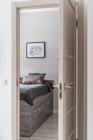 1 habitación, escritorio, tabla de planchar con plancha y wifi gratis 