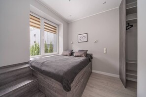 1 bedroom, desk, iron/ironing board, free WiFi