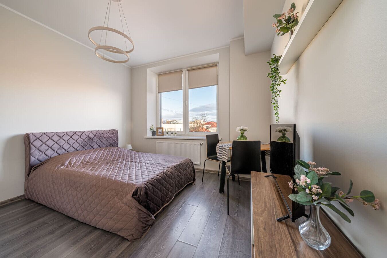 1 makuuhuone, työpöytä, silitysrauta/-lauta, Wi-Fi