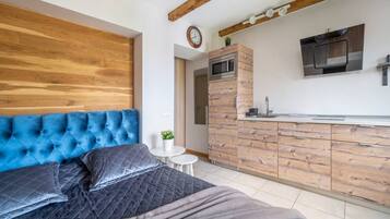 1 bedroom, desk, iron/ironing board, WiFi