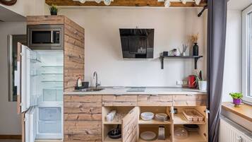 Fridge, microwave, stovetop, cookware/dishes/utensils