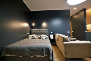 1 habitación, escritorio, tabla de planchar con plancha y wifi 