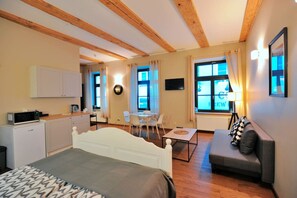 1 quarto, escrivaninha, ferros/tábuas de passar roupa, Wi-Fi de cortesia